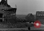 Standbild Vertriebene Bergzabern Deutschland, 1945, aus Sekunde 4 historischem Filmmaterial Videoclip 65675049524