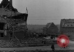 Standbild Vertriebene Bergzabern Deutschland, 1945, aus Sekunde 9 historischem Filmmaterial Videoclip 65675049524