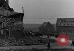 Standbild Vertriebene Bergzabern Deutschland, 1945, aus Sekunde 10 historischem Filmmaterial Videoclip 65675049524