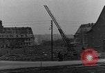 Standbild Vertriebene Bergzabern Deutschland, 1945, aus Sekunde 16 historischem Filmmaterial Videoclip 65675049524