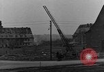 Standbild Vertriebene Bergzabern Deutschland, 1945, aus Sekunde 17 historischem Filmmaterial Videoclip 65675049524
