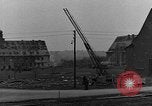 Standbild Vertriebene Bergzabern Deutschland, 1945, aus Sekunde 18 historischem Filmmaterial Videoclip 65675049524