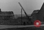 Standbild Vertriebene Bergzabern Deutschland, 1945, aus Sekunde 19 historischem Filmmaterial Videoclip 65675049524