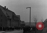 Standbild Vertriebene Bergzabern Deutschland, 1945, aus Sekunde 29 historischem Filmmaterial Videoclip 65675049524
