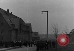 Standbild Vertriebene Bergzabern Deutschland, 1945, aus Sekunde 33 historischem Filmmaterial Videoclip 65675049524