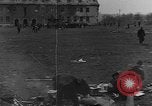 Standbild Vertriebene Bergzabern Deutschland, 1945, aus Sekunde 35 historischem Filmmaterial Videoclip 65675049524