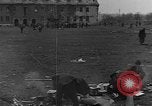 Standbild Vertriebene Bergzabern Deutschland, 1945, aus Sekunde 36 historischem Filmmaterial Videoclip 65675049524
