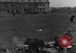 Standbild Vertriebene Bergzabern Deutschland, 1945, aus Sekunde 38 historischem Filmmaterial Videoclip 65675049524