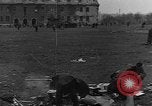 Standbild Vertriebene Bergzabern Deutschland, 1945, aus Sekunde 40 historischem Filmmaterial Videoclip 65675049524