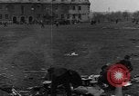 Standbild Vertriebene Bergzabern Deutschland, 1945, aus Sekunde 43 historischem Filmmaterial Videoclip 65675049524
