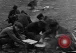 Standbild Vertriebene Bergzabern Deutschland, 1945, aus Sekunde 53 historischem Filmmaterial Videoclip 65675049524