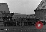 Standbild Vertriebene Bergzabern Deutschland, 1945, aus Sekunde 54 historischem Filmmaterial Videoclip 65675049524