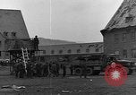 Standbild Vertriebene Bergzabern Deutschland, 1945, aus Sekunde 55 historischem Filmmaterial Videoclip 65675049524