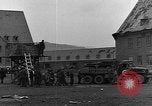Standbild Vertriebene Bergzabern Deutschland, 1945, aus Sekunde 58 historischem Filmmaterial Videoclip 65675049524