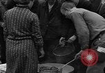 Standbild Vertriebene Bergzabern Deutschland, 1945, aus Sekunde 5 historischem Filmmaterial Videoclip 65675049525