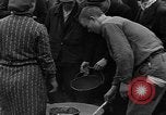 Standbild Vertriebene Bergzabern Deutschland, 1945, aus Sekunde 7 historischem Filmmaterial Videoclip 65675049525