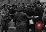 Standbild Vertriebene Bergzabern Deutschland, 1945, aus Sekunde 9 historischem Filmmaterial Videoclip 65675049525