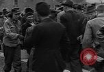 Standbild Vertriebene Bergzabern Deutschland, 1945, aus Sekunde 10 historischem Filmmaterial Videoclip 65675049525