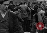 Standbild Vertriebene Bergzabern Deutschland, 1945, aus Sekunde 12 historischem Filmmaterial Videoclip 65675049525