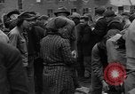Standbild Vertriebene Bergzabern Deutschland, 1945, aus Sekunde 13 historischem Filmmaterial Videoclip 65675049525