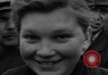 Standbild Vertriebene Bergzabern Deutschland, 1945, aus Sekunde 33 historischem Filmmaterial Videoclip 65675049525