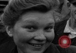 Standbild Vertriebene Bergzabern Deutschland, 1945, aus Sekunde 34 historischem Filmmaterial Videoclip 65675049525