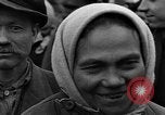 Standbild Vertriebene Bergzabern Deutschland, 1945, aus Sekunde 40 historischem Filmmaterial Videoclip 65675049525