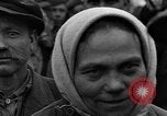 Standbild Vertriebene Bergzabern Deutschland, 1945, aus Sekunde 44 historischem Filmmaterial Videoclip 65675049525