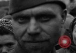 Standbild Vertriebene Bergzabern Deutschland, 1945, aus Sekunde 45 historischem Filmmaterial Videoclip 65675049525