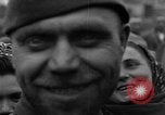 Standbild Vertriebene Bergzabern Deutschland, 1945, aus Sekunde 48 historischem Filmmaterial Videoclip 65675049525