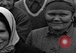 Standbild Vertriebene Bergzabern Deutschland, 1945, aus Sekunde 49 historischem Filmmaterial Videoclip 65675049525