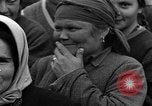 Standbild Vertriebene Bergzabern Deutschland, 1945, aus Sekunde 50 historischem Filmmaterial Videoclip 65675049525