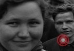 Standbild Vertriebene Bergzabern Deutschland, 1945, aus Sekunde 54 historischem Filmmaterial Videoclip 65675049525
