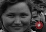 Standbild Vertriebene Bergzabern Deutschland, 1945, aus Sekunde 55 historischem Filmmaterial Videoclip 65675049525