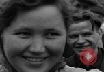 Standbild Vertriebene Bergzabern Deutschland, 1945, aus Sekunde 57 historischem Filmmaterial Videoclip 65675049525