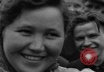 Standbild Vertriebene Bergzabern Deutschland, 1945, aus Sekunde 58 historischem Filmmaterial Videoclip 65675049525