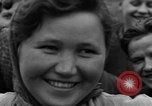 Standbild Vertriebene Bergzabern Deutschland, 1945, aus Sekunde 59 historischem Filmmaterial Videoclip 65675049525