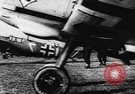Standbild ME-109 Flugzeuge Deutschland, 1940, aus Sekunde 43 historischem Filmmaterial Videoclip 65675049526