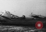 Standbild ME-109 Flugzeuge Deutschland, 1940, aus Sekunde 46 historischem Filmmaterial Videoclip 65675049526