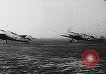 Standbild ME-109 Flugzeuge Deutschland, 1940, aus Sekunde 47 historischem Filmmaterial Videoclip 65675049526