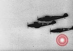 Standbild ME-109 Flugzeuge Deutschland, 1940, aus Sekunde 61 historischem Filmmaterial Videoclip 65675049526