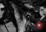 Immagine di Equitazione Germania, 1944, secondo 30 filmato di repertorio 65675049530
