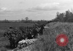 Image États-Unis 99e Division d'infanterie Neustadt Allemagne, 1945, de la seconde 10 séquences d'archives historiques vidéo 65675049537