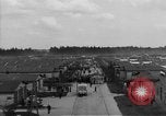 Immagine di Allied campo di prigionia Moosburg Germania, 1945, secondo 31 filmato di repertorio 65675049538