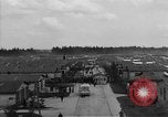 Immagine di Allied campo di prigionia Moosburg Germania, 1945, secondo 35 filmato di repertorio 65675049538