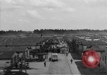 Immagine di Allied campo di prigionia Moosburg Germania, 1945, secondo 43 filmato di repertorio 65675049538