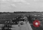 Immagine di Allied campo di prigionia Moosburg Germania, 1945, secondo 45 filmato di repertorio 65675049538