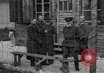 Immagine di Allied campo di prigionia Moosburg Germania, 1945, secondo 7 filmato di repertorio 65675049539