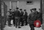 Immagine di Allied campo di prigionia Moosburg Germania, 1945, secondo 11 filmato di repertorio 65675049539