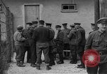 Immagine di Allied campo di prigionia Moosburg Germania, 1945, secondo 14 filmato di repertorio 65675049539